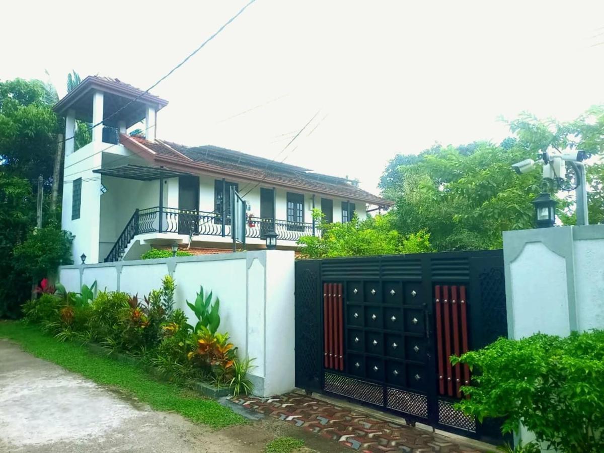 Dinu Lanka Resort Katunayaka Exterior foto