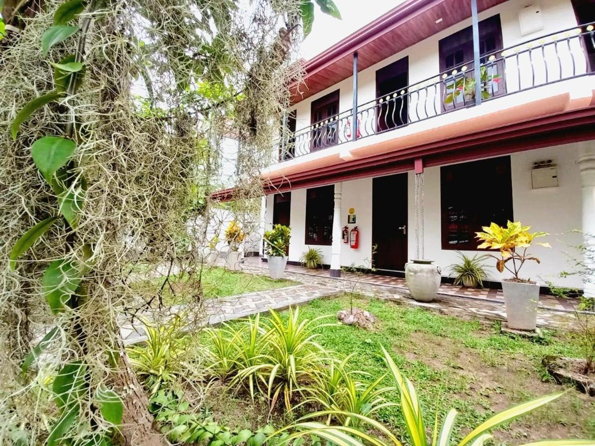 Dinu Lanka Resort Katunayaka Exterior foto