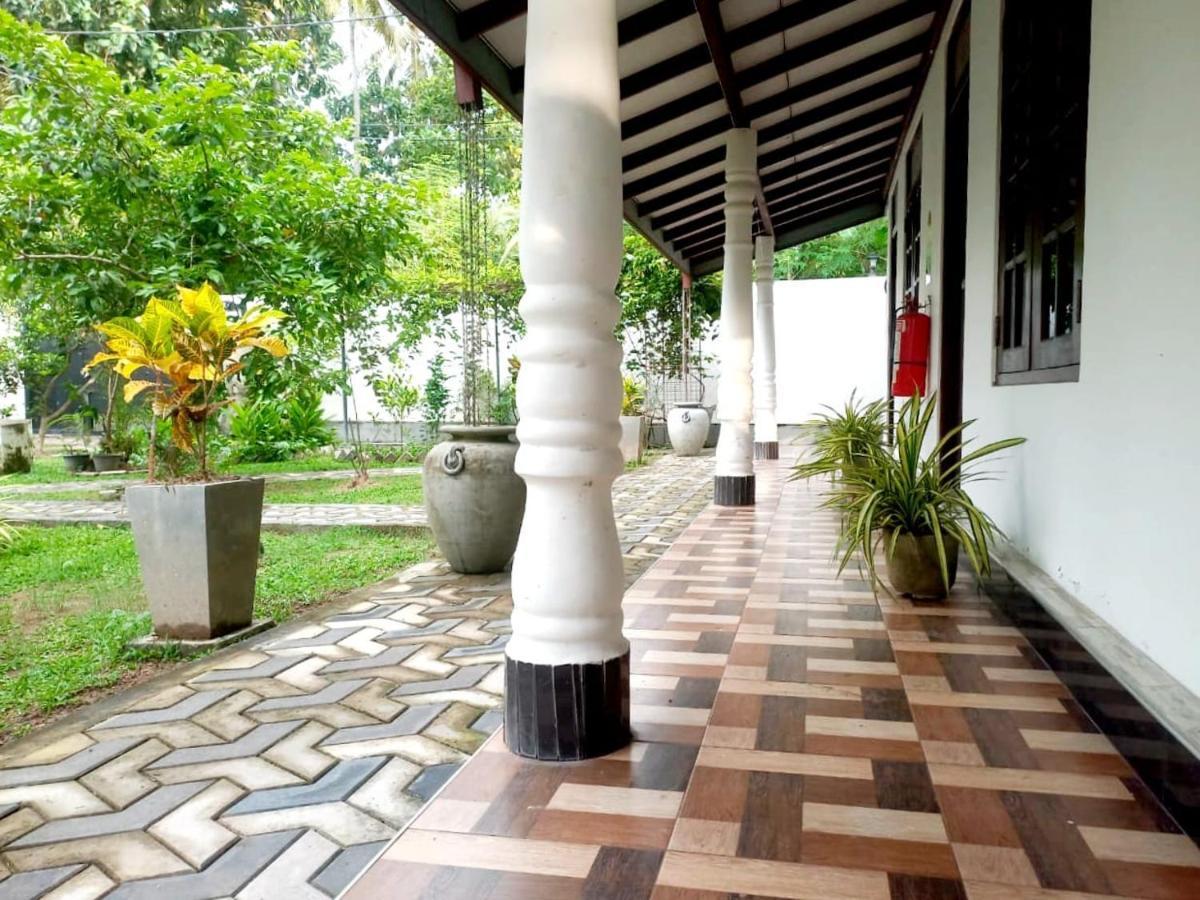 Dinu Lanka Resort Katunayaka Exterior foto