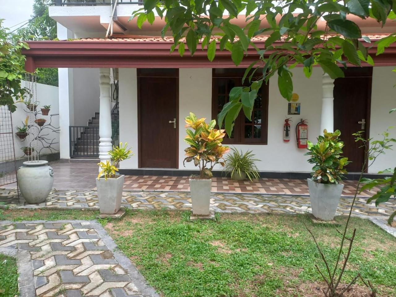 Dinu Lanka Resort Katunayaka Exterior foto